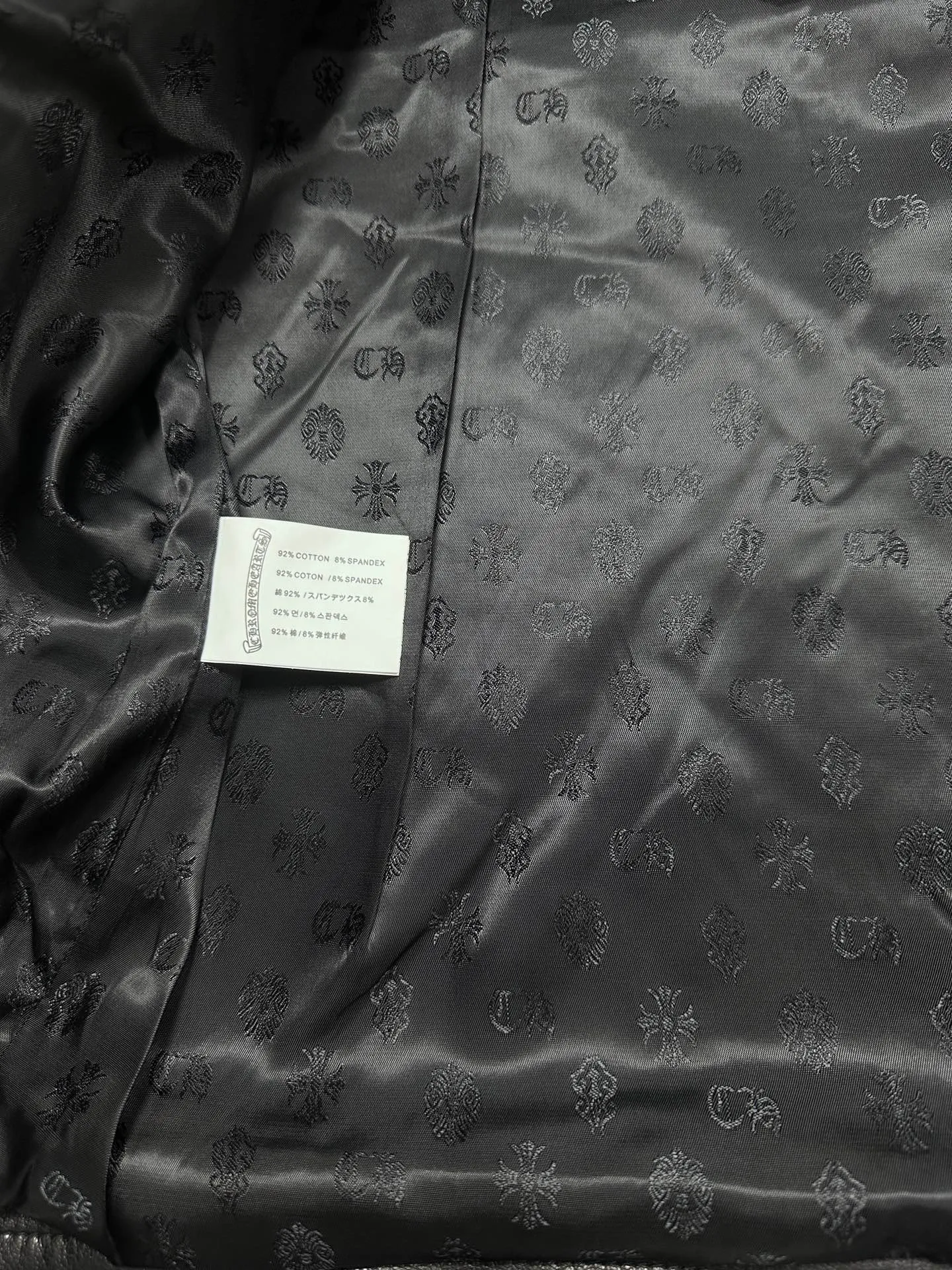 P800 💰 Chrome Heart*/Chrome Heart 24SS CH double-sleeved flame vine embroidered leather jacket. Originally purchased for 84,300, the fabric is custom-woven using black pebbled composite two-layer sheepskin material, custom-made silk jacquard logo lining, embroidery is processed using TAJIMA machine, appliqué embroidery technology, back imported template machine shape, customized genuine leather trademark, customized genuine leather size, customized 5.8cm metal logo mark, customized 18mm four-button buckle, customized 18mm two-button button, a full set of three-label accessories, exclusively produced.  Size：S/M/L